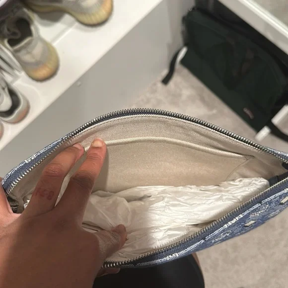 Used - Picture 3 of 4